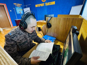 Байлдагч Ц.Цогт бакалаврын дипломоо цахимаар хамгааллаа